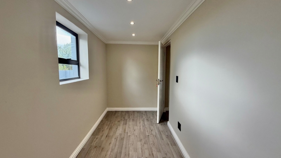 6 Bedroom Property for Sale in Fernwood Western Cape